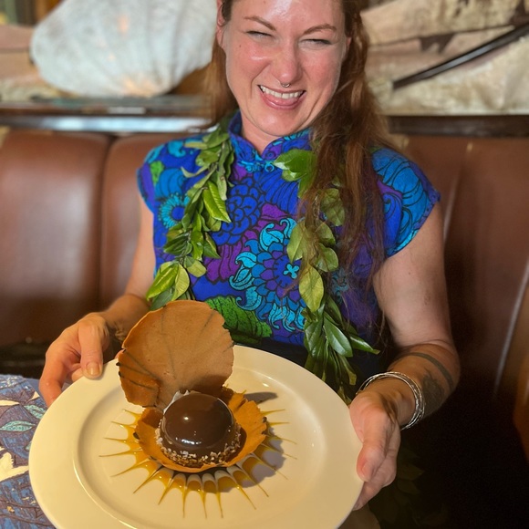 MEET YOUR POSHER!! Aloha kākou! - Picture 6 of 11